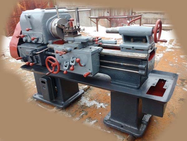 1617 Загальний вигляд токарно-гвинторізного верстата Загальний вигляд токарно-гвинторізного верстата 1617